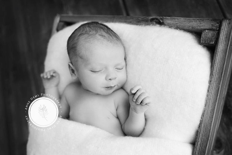 niedliche_babyfotos_augsburg_neugeborenenfotos_muenchen_babyfotograf_anne_deml_fotostudio_fotoatelier_baby_geburt_hebamme_neugeborene_mio_1