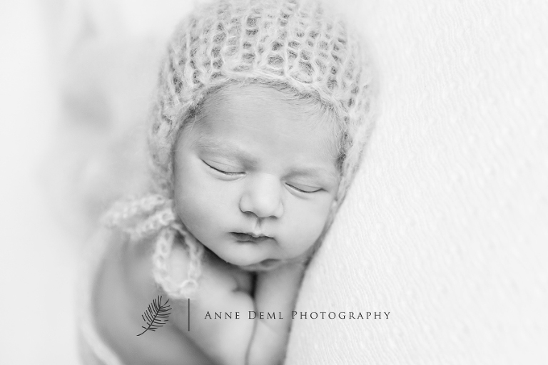 niedliche_babyfotos_babybilder_muenchen_babyfotograf_anne_deml_neugeborenenfotografie_hebamme_geburt_babyshooting_augsburg_mia