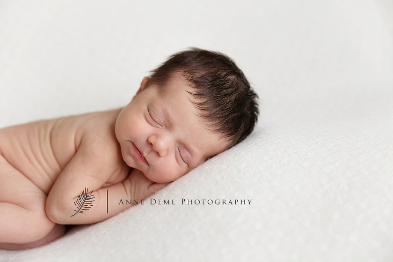 liebevolle_babyfotografie_profi_babyfotograf_anne_deml_augsburg_neugeborenenshooting_hebamme_geburtshaus_geburt_neugeborene_baby_muenchen_bayern_julie_14