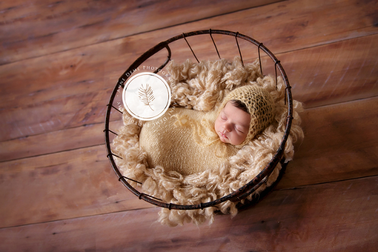 liebevolle_babyfotografie_profi_babyfotograf_anne_deml_augsburg_neugeborenenshooting_hebamme_geburtshaus_geburt_neugeborene_baby_muenchen_bayern_julie_17