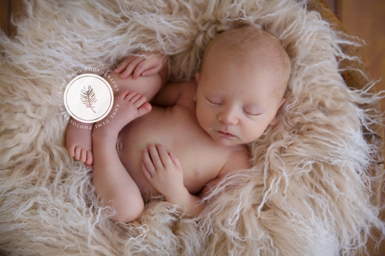 babyfotograf_bayern_liebevolle_babyfotos_eltern_geburt_krankenhaus_neugeborenes_besondere_babyfotografie_anne_deml_muenchen_spezialisiert_auf_neugeborenenfotografie_finley_12