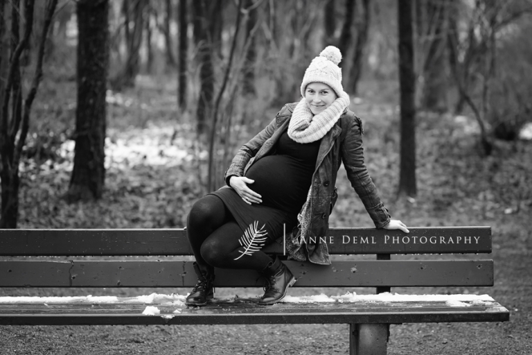 babybauchbilder_winter_outdoor_ungezwungen_natuerlich_schwangerschaftsfotos_schwangerschaft_babybauch_babybauchfotografie_anne_deml_muenchen_babyfotograf_eltern_geburt_krankenhaus_baby_isi_20