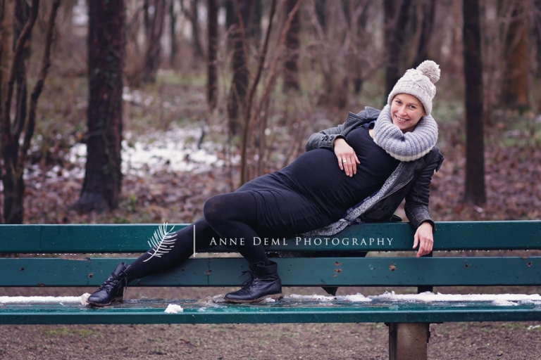 babybauchbilder_winter_outdoor_ungezwungen_natuerlich_schwangerschaftsfotos_schwangerschaft_babybauch_babybauchfotografie_anne_deml_muenchen_babyfotograf_eltern_geburt_krankenhaus_baby_isi_22