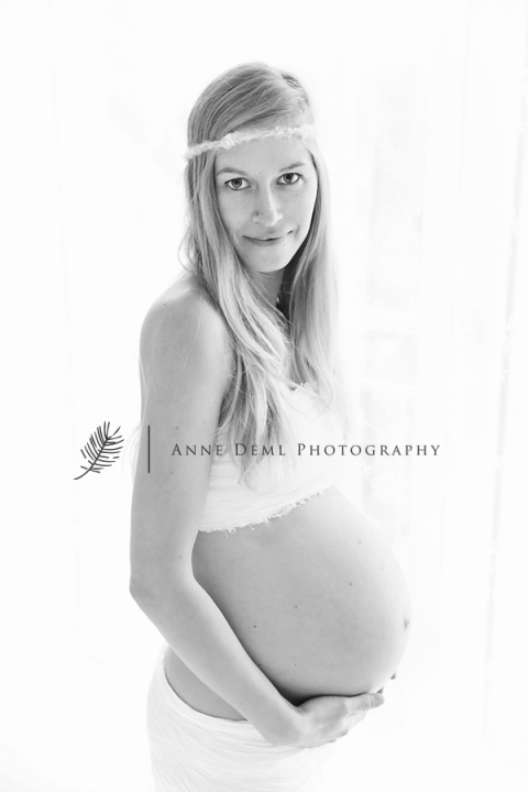 babybauchfotos_in_unterwaesche_fotostudio_babybauchshooting_schwangerschaftsfotografie_muenchen_anne_deml_schwanger_baby_babybauch_geburt_krankenhaus_hebamme_isi_2