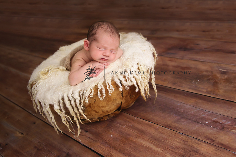 neugeborenenfotos_muenchen_babyfotograf_babyfotos_babybilder_babyfotografie_augsburg_babyshooting_freising_lachendes_neugeborenes_niedliches_baby_geburt_hebamme_eltern_paul_2