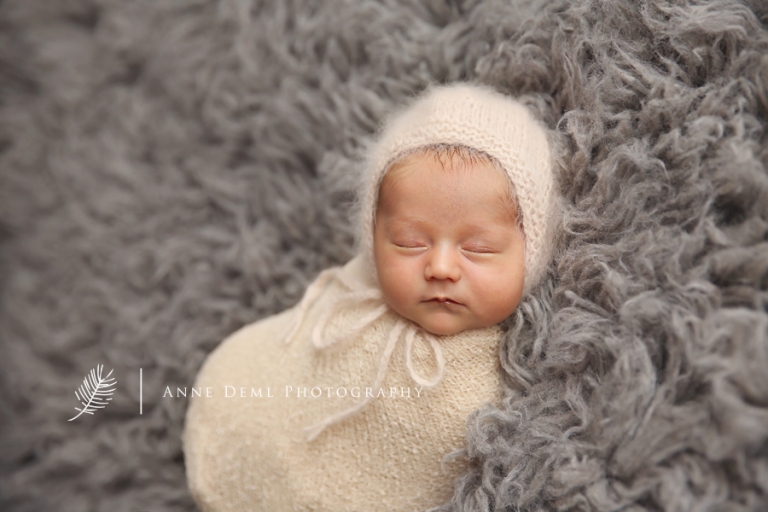 babyfotos_muenchen_neugeborene_suesse_babybilder_anne_deml_babyfotografin_sara_8