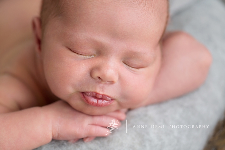 besondere_babyfotos_babyshooting_anne_deml_muenchen_babyfotograf_babyzimmer_clara_4