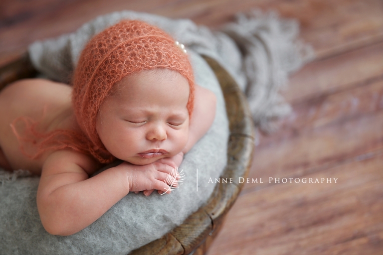 besondere_babyfotos_babyshooting_anne_deml_muenchen_babyfotograf_babyzimmer_clara_7