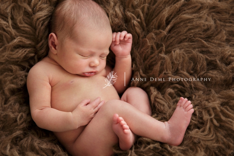 suesse_neugeborenenbilder_muenchen_fotostudio_anne_deml_hebamme_geburt_baby_clara_1