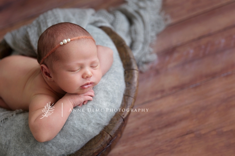 suesse_neugeborenenbilder_muenchen_fotostudio_anne_deml_hebamme_geburt_baby_clara_12