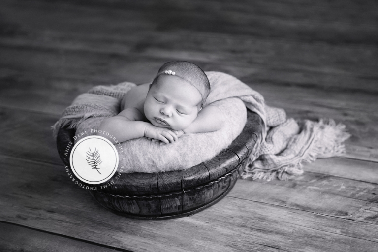 suesse_neugeborenenbilder_muenchen_fotostudio_anne_deml_hebamme_geburt_baby_clara_3