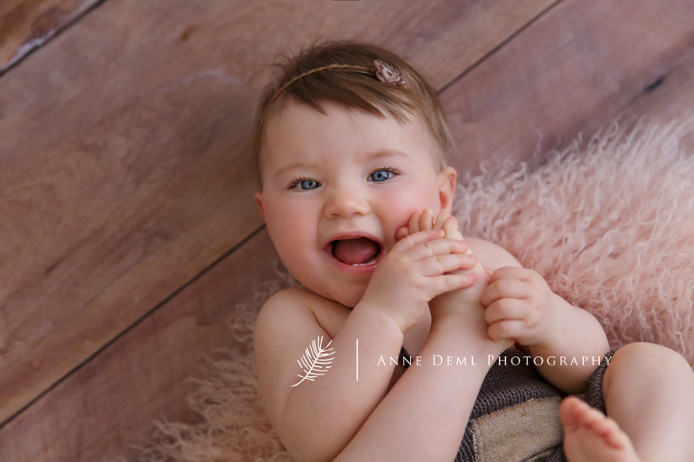 niedliche_ungezwungene_babybilder_babyfotografie_freising_bayern_babyfotograf_anne_deml_babybilder_augsburg_natalie_14
