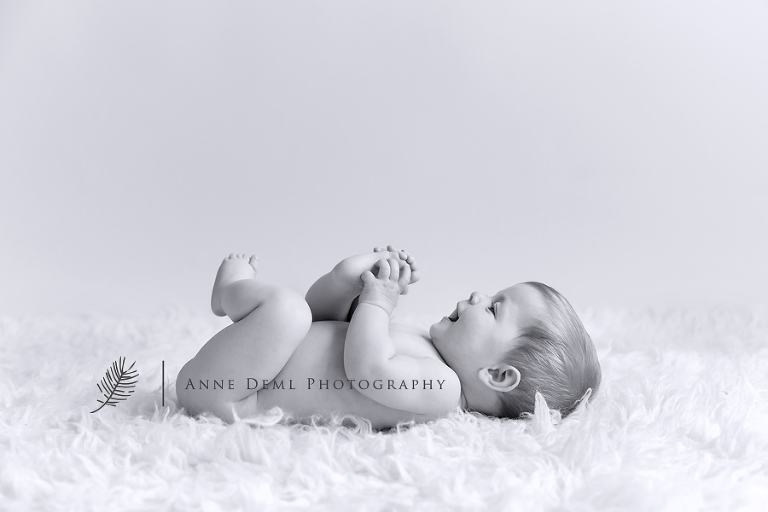 suesse_ungezwungene_babyfotos_babybilder_muenchen_babyfotografie_freising_babyshooting_anne_deml_isabell_14