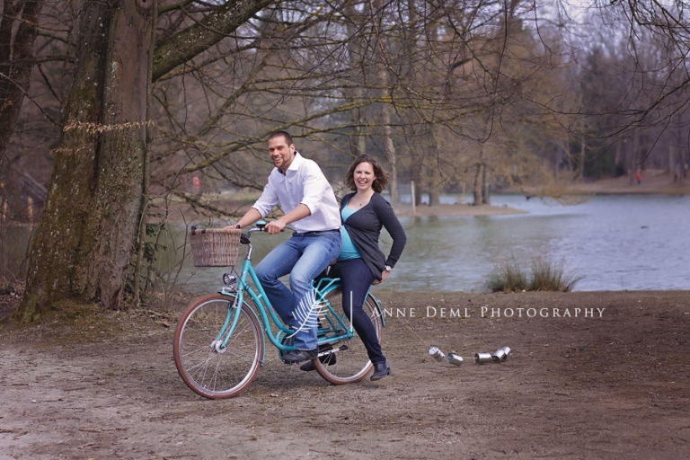 natuerliche_babybauchfotos_muenchen_park_outdoor_ungestellt_anne_deml_babyfotograf_regine_11