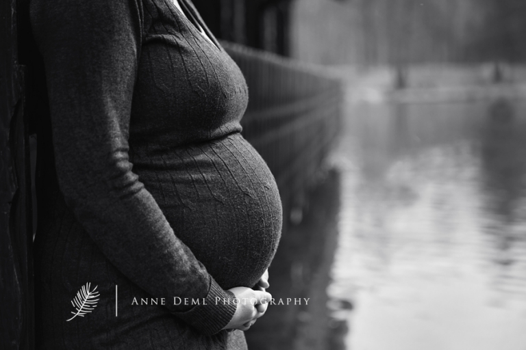 natuerliche_babybauchfotos_muenchen_park_outdoor_ungestellt_anne_deml_babyfotograf_regine_5