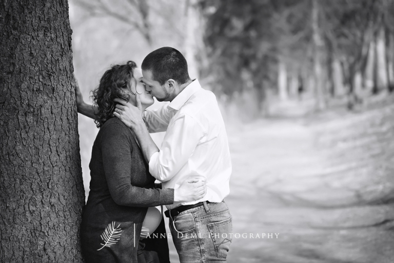 natuerliche_babybauchfotos_muenchen_park_outdoor_ungestellt_anne_deml_babyfotograf_regine_9