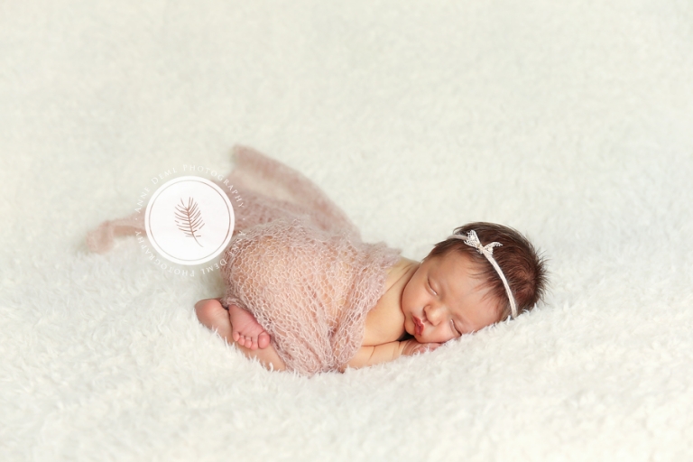 suesse_babybilder_muenchen_babyfotograf_anne_deml_fotostudio_neugeborene_hebamme_krankenhaus_elena_11