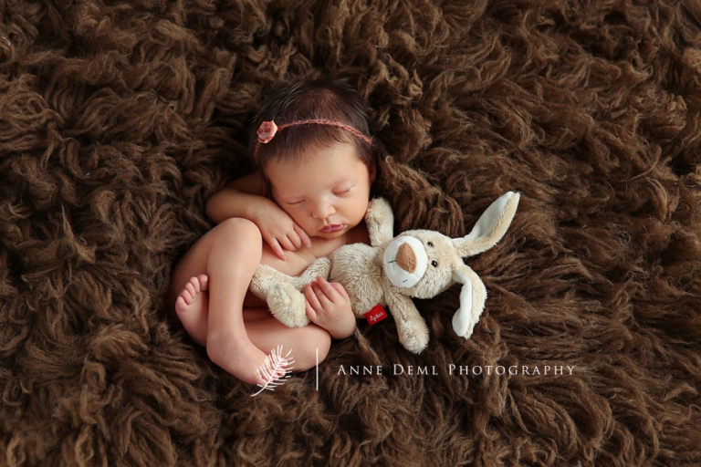 suesse_babybilder_muenchen_babyfotograf_anne_deml_fotostudio_neugeborene_hebamme_krankenhaus_elena_4