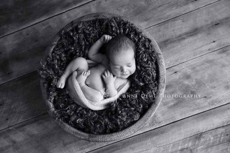 babybilder_mit_eltern_mama_papa_schlafende_neugeborene_neugeborenenfotos_muenchen_15