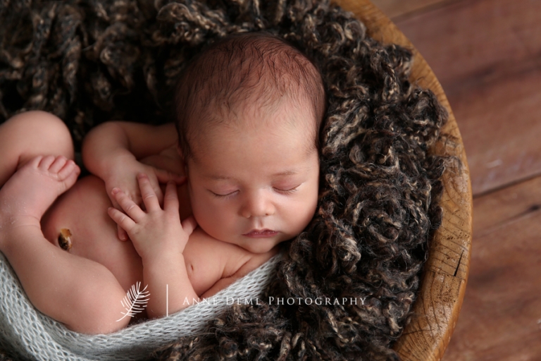 babybilder_mit_eltern_mama_papa_schlafende_neugeborene_neugeborenenfotos_muenchen_16