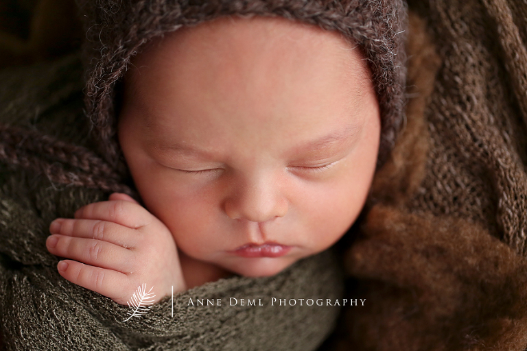 schlafende_baby_professionelle_babybilder_augsburg_neugeborenenshooting_babyfotografie_niedlich_jonathan_10