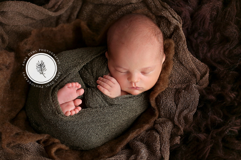 schlafende_baby_professionelle_babybilder_augsburg_neugeborenenshooting_babyfotografie_niedlich_jonathan_6