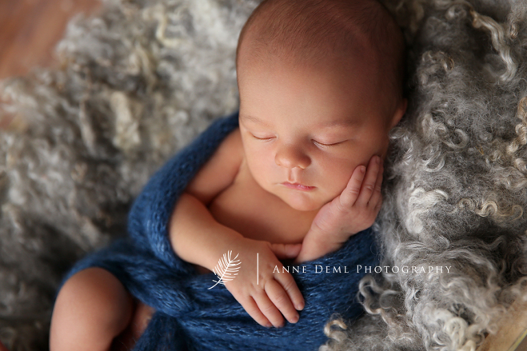 schlafende_baby_professionelle_babybilder_augsburg_neugeborenenshooting_babyfotografie_niedlich_jonathan_9