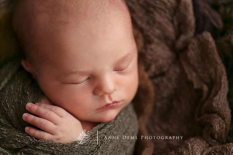 suesse_babybilder_neugeborene_muenchen_anne_deml_babyfotograf_hebamme_geburt_jonathan_4