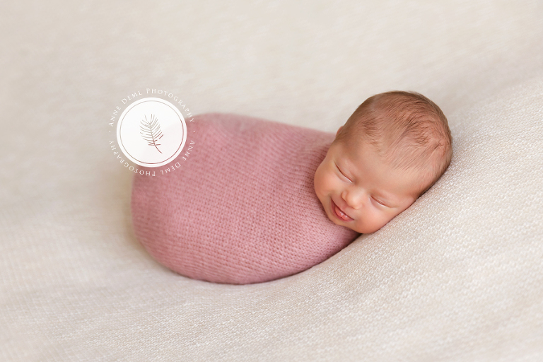 babyfotograf_muenchen_babybilder_augsburg_anne_deml_babyshooting_babyzimmer_neugeborenenshooting_liebevolle_babyfotos_leonie_13