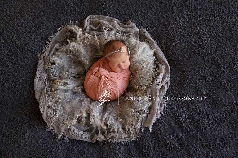 babyfotograf_muenchen_babybilder_augsburg_anne_deml_babyshooting_babyzimmer_neugeborenenshooting_liebevolle_babyfotos_leonie_17