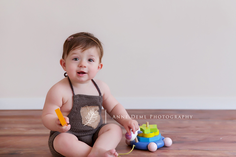 ungezwungene_babyfotos_fotostudio_muenchen_babyfotograf_anne_deml_niedliche_babybilder_julie_14