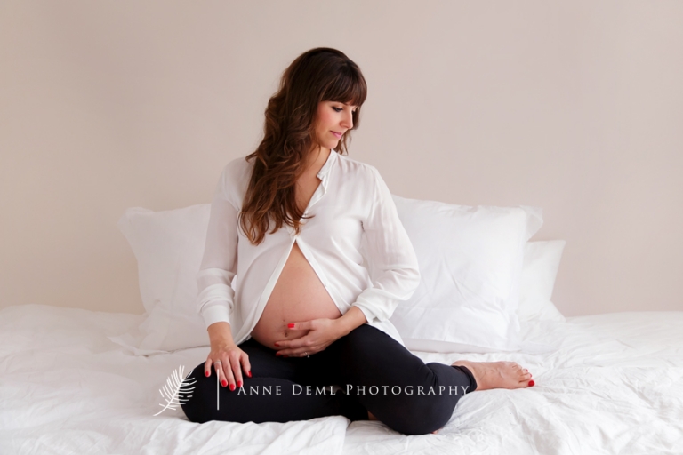 ungezwungene_schwangerschaftsfotos_natuerliche_babybauchbilder_babybauchshooting_fotostudio_augsburg_muenchen_rita_11