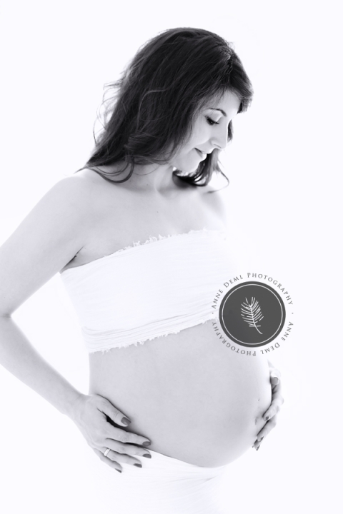 ungezwungene_schwangerschaftsfotos_natuerliche_babybauchbilder_babybauchshooting_fotostudio_augsburg_muenchen_rita_14