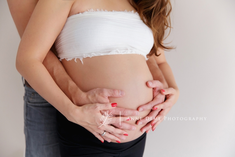 ungezwungene_schwangerschaftsfotos_natuerliche_babybauchbilder_babybauchshooting_fotostudio_augsburg_muenchen_rita_15
