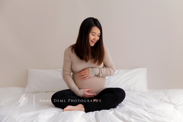 natuerliche_babybauchfotos_fotostudio_babyfotograf_anne_deml_muenchen_schwanger_shu_2