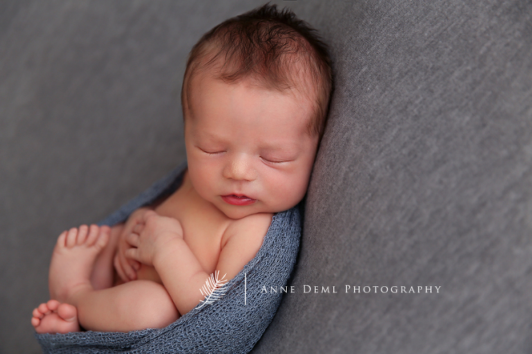 neugeborenenbilder_babyfotografin_anne_deml_augsburg_fotostudio_babyfotografie_muenchen_einzigartige_erinnerungen_raphael_17