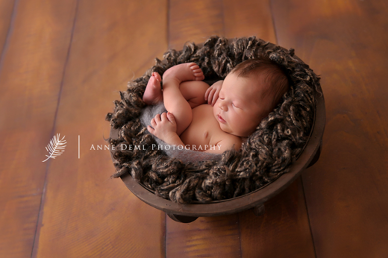 professionelle_babyfotografie_babyfotograf_augsburg_babshooting_anne_deml_babyfotograf_freising_niedliche_neugeborenenfotos_raphael_2