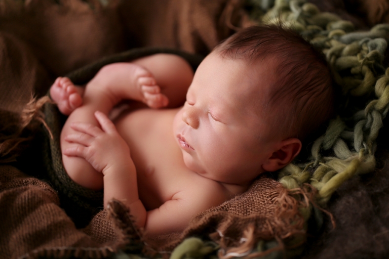 professionelle_babyfotografie_babyfotograf_augsburg_babshooting_anne_deml_babyfotograf_freising_niedliche_neugeborenenfotos_raphael_3