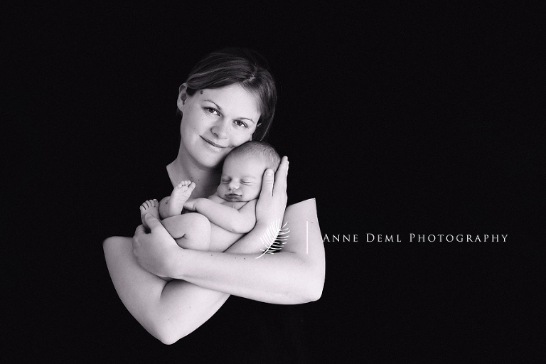 lachende_neugeborene_engelslaecheln_anne_geddes_besondere_erinnerungen_geburt_krankenhaus_anne_deml_babyfotograf_muenchen_fotostudio_felix_11
