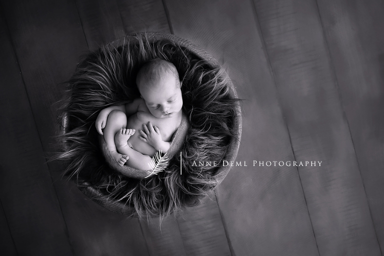 neugeborenenfotos_mit_mama_elternfotos_baby_anne_deml_babystudio_muenchen_professioneller_babyfotograf_babyshooting_geburt_hebamme_felix_15