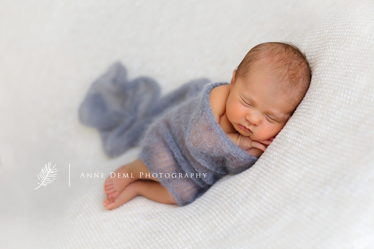 niedliche_neugeborenenbilder_babyfotograf_anne_deml_babyshooting_freising_laila_02