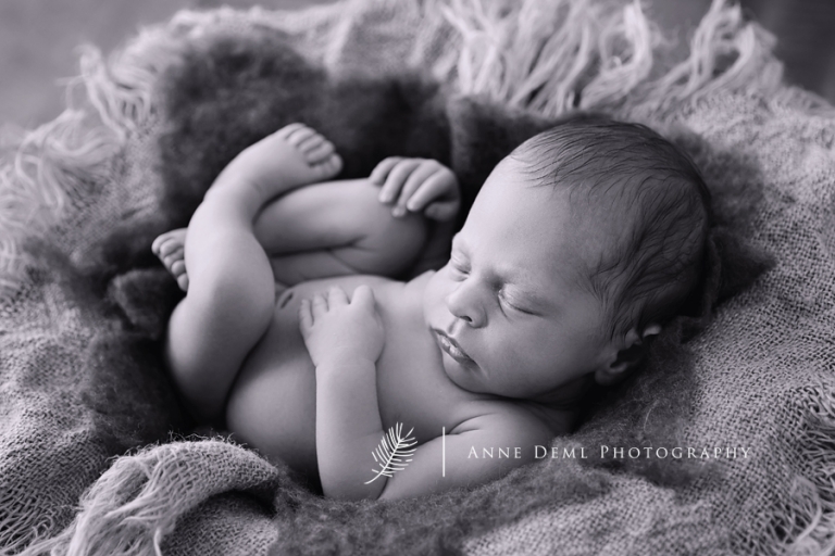 babyfotografin_anne_deml_augsburg_babystudio_muenchen_geburt_neugeborenenfotos_freising_professionelles_babyshooting_karl_07