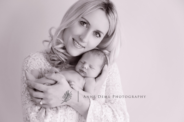 neugeborenenbilder_engelslaecheln_geburt_augsburg_babyfotografie_professionelles_babyshooting_einfuehlsame_besondere_babybilder_freising_moritz_12