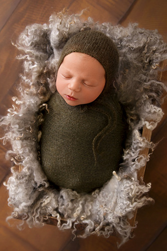 Neugeborenenshooting münchen neugeborenenfotos anne deml babyfotograf fotostudio